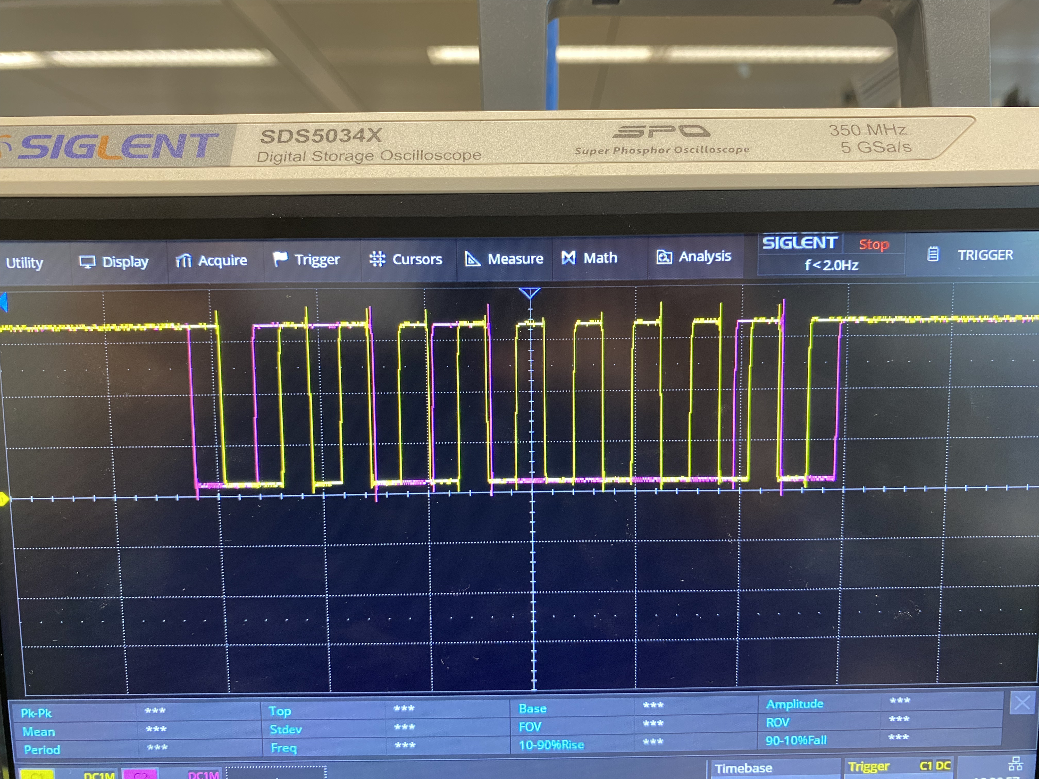 Oscilloscope display showing I2C communication